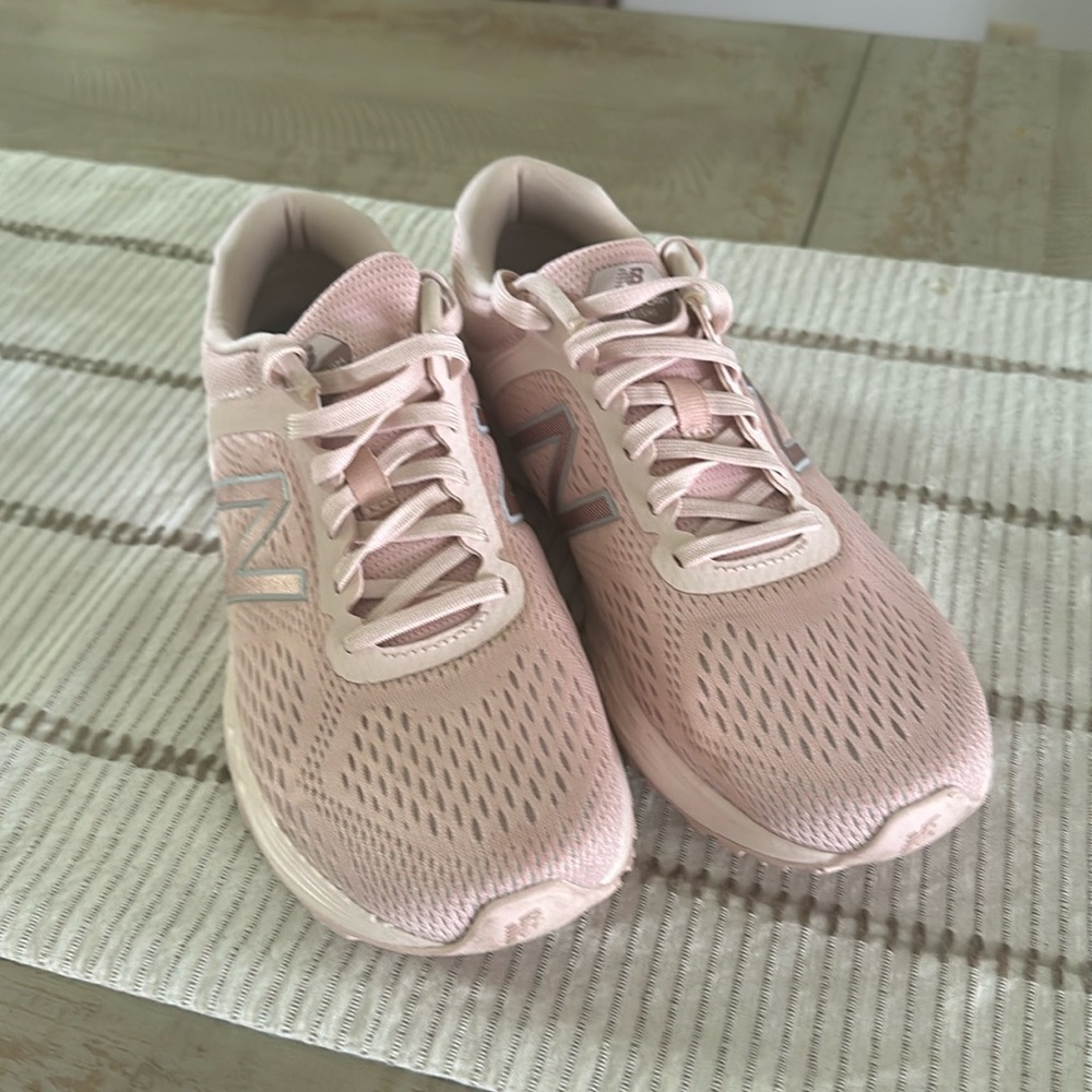 Light pink and grey New Balance tennis shoes size 9